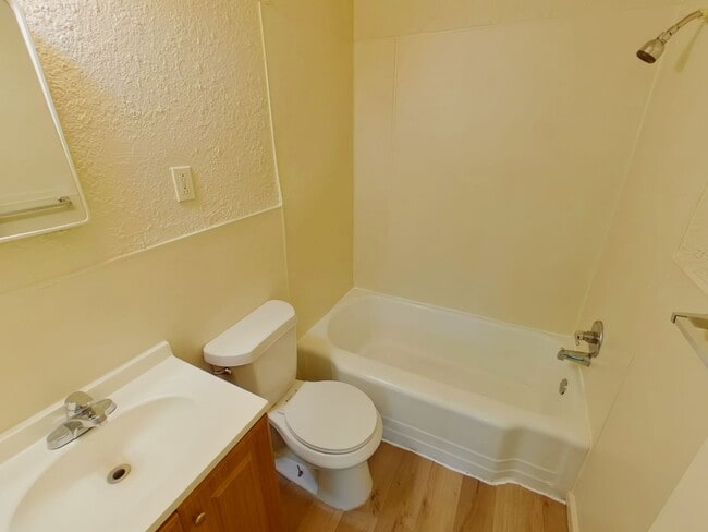 Photo - 1606 1/2 S Martinson