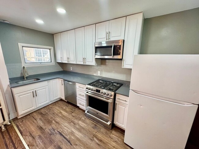 Photo - 7111 Greenwood Ave