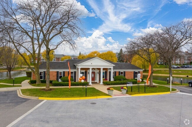 Photo - Versailles on the Lakes Schaumburg