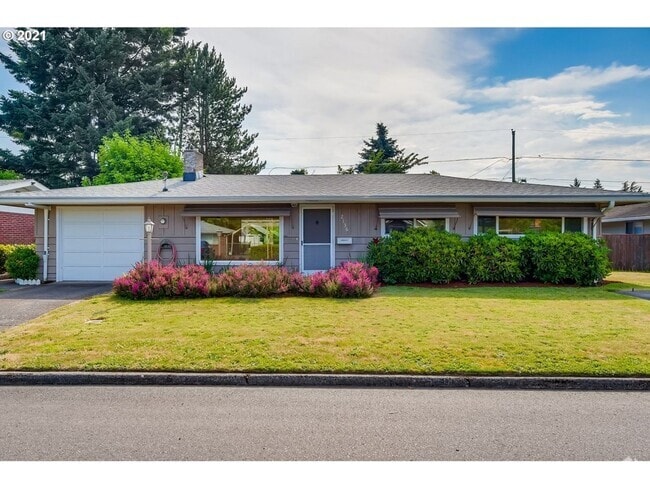 Building Photo - SE 3 Bed | 1 Bath | Expansive Backyard | P... Rental