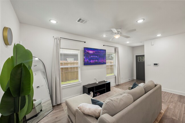 Photo - 7215 Tippett St