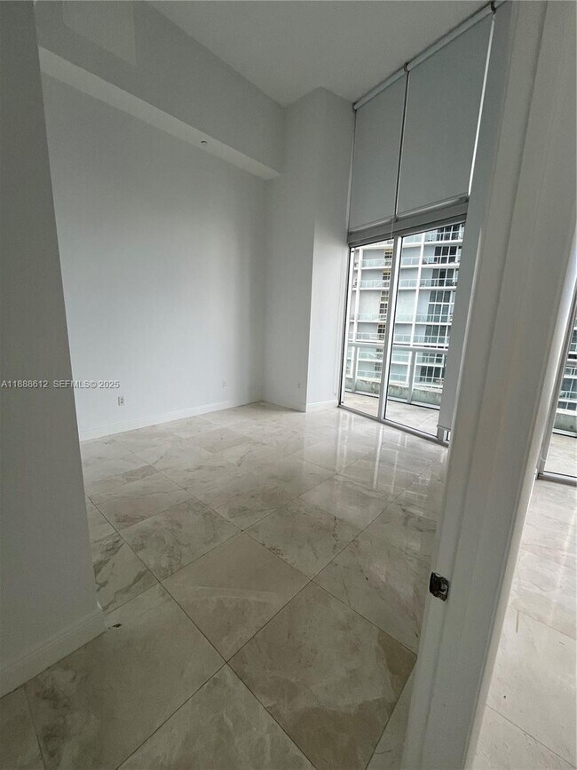 Building Photo - 495 Brickell Ave Unit 4106