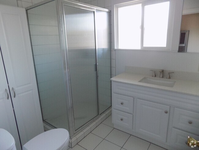 Building Photo - 1824 Nipomo St Rental