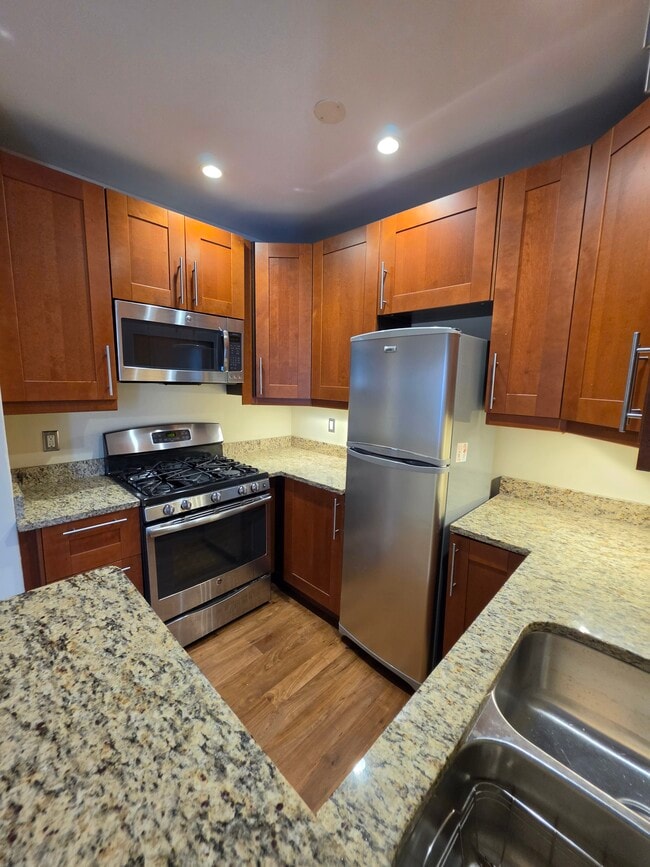 Kitchen - 3117 Colfax Ave S Unit 3