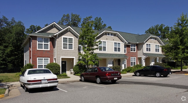 Grand Oaks Apartment Homes