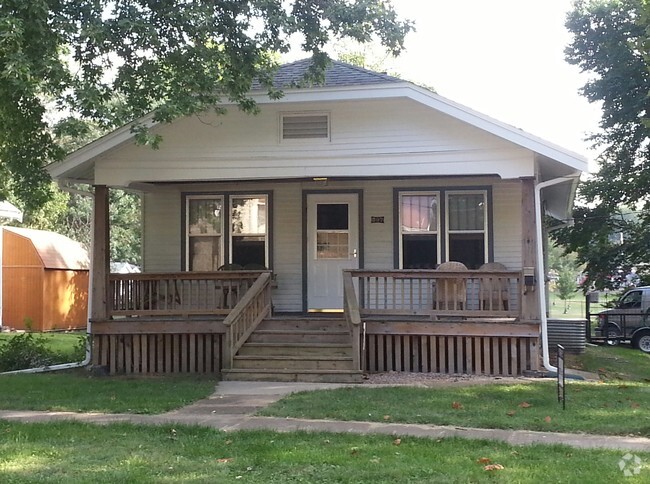 Building Photo - 307 Hovey Ave Rental