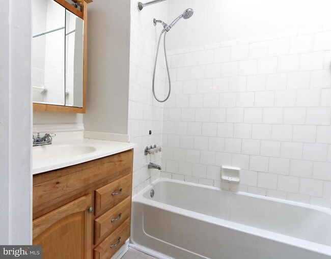 Photo - 2 Island Run Ct