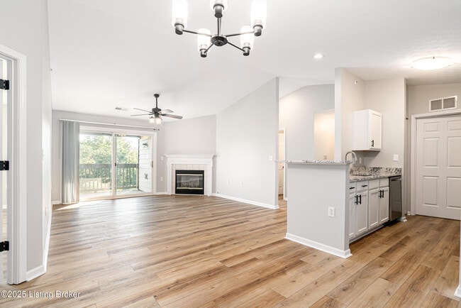 Building Photo - 5307 Rolling Rock Ct Unit 302