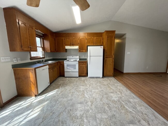 Photo - 132 Bellmont Dr Unit 2
