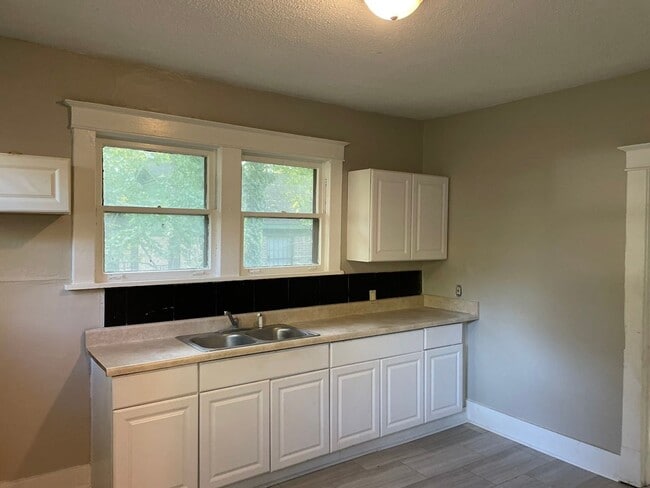 Photo - 2774 Midland Ave