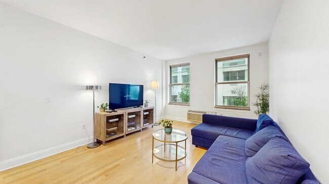 Building Photo - 10 Regent St Unit 201 Rental