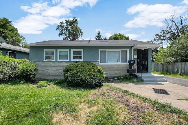 Building Photo - Newly Updated 3 Bedroom Home with Garage &...