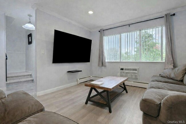 Photo - 121 Coachlight Square