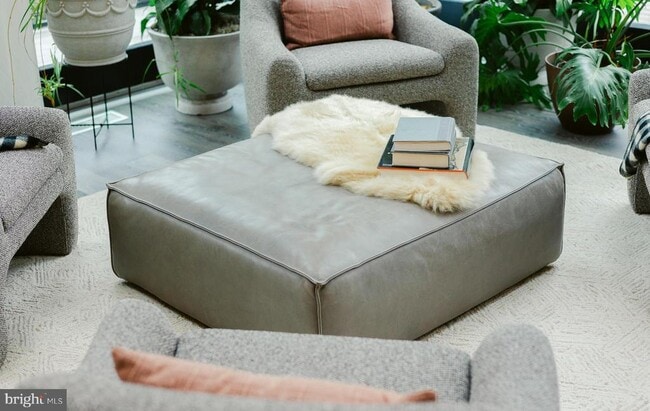 Building Photo - 15841 York Rd