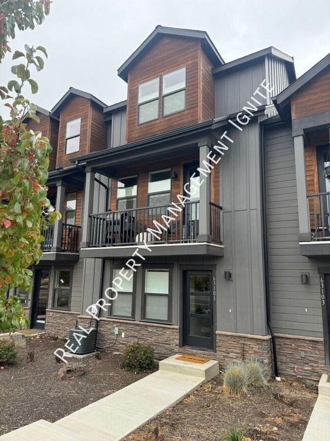 Modern Mid-Term Furnished Townhouse - Modern Mid-Term Furnished Townhouse