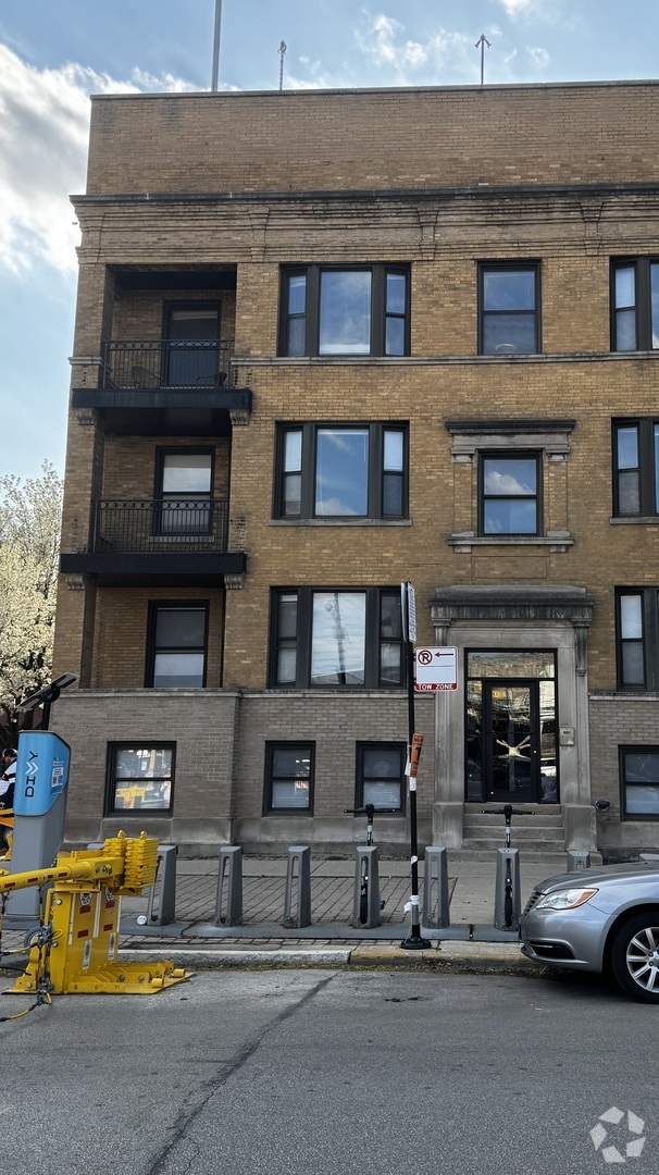 Building Photo - 3700 N Sheffield Ave Unit 1 Rental