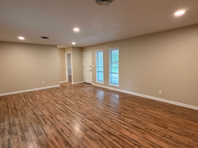 Photo - 3507 Camellia Cir