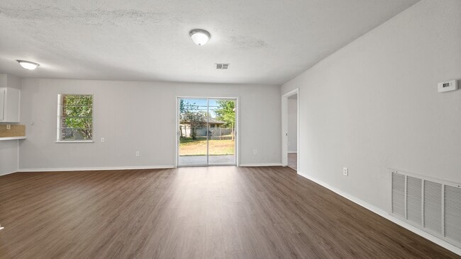 Photo - 406 Pamela Dr