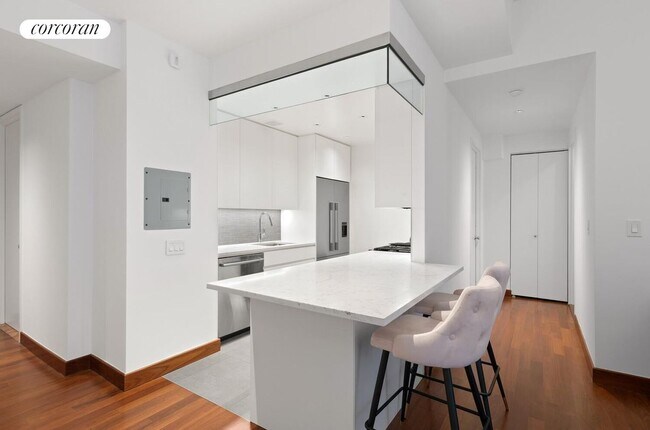 Building Photo - 305 E 63rd St Rental
