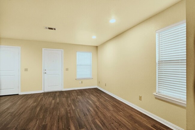 Photo - 1716 S Waco St