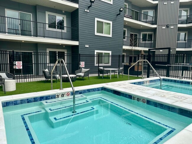 Building B Hot Tubs - Skyline Peaks Rental