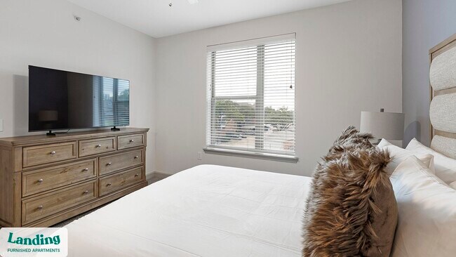 Photo - 2800 NE Green Oaks Blvd Unidad 5308