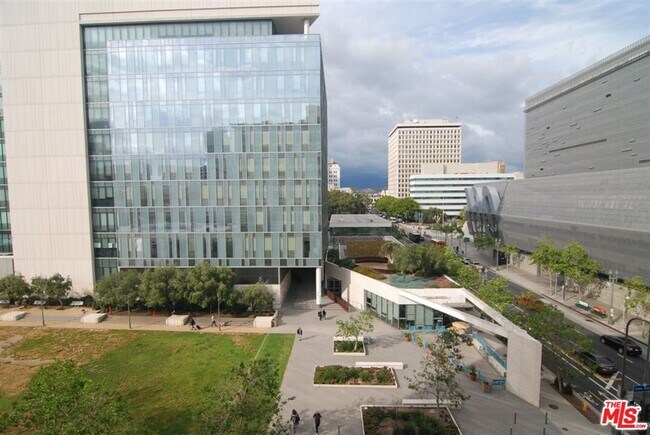 Photo - 108 W 2nd St Unit 501