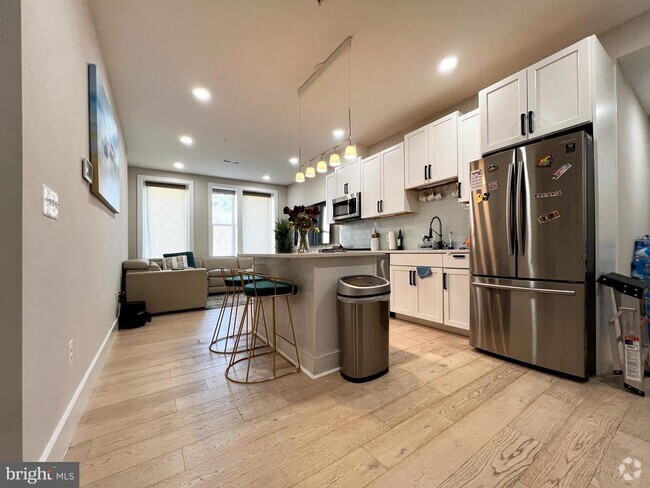 Building Photo - 1028 Bladensburg Rd NE Unit 17 Rental