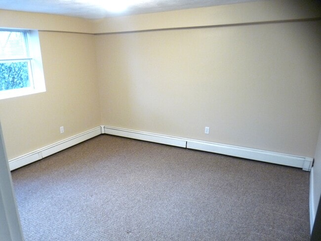 bedroom - 44 Lawrence Ln Unit 1 Bedroom Apartment