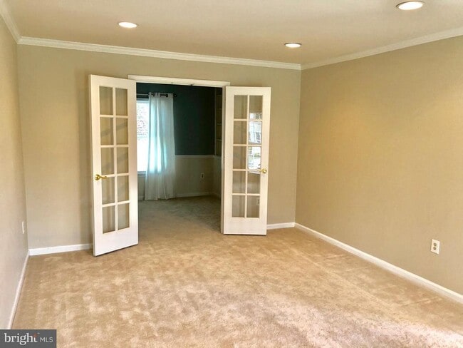 Building Photo - 15860 Montview Dr