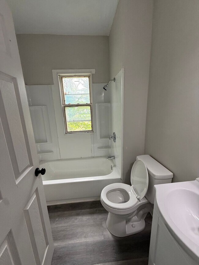Photo - 4bd Single Section 8 *1/2 OFF SECURITY DEPOSIT SPECIAL*