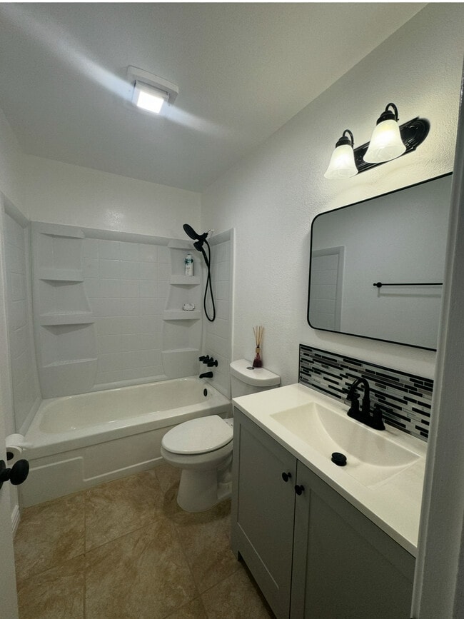 Building Photo - 1322 E Bulldog Ln Unit 1322 E Bulldog ln #G