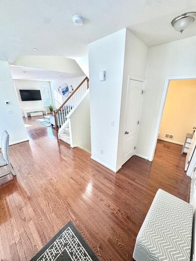 Photo - THREE BEDROOM TOWNHOME- PARKLAND SCHOOLS!