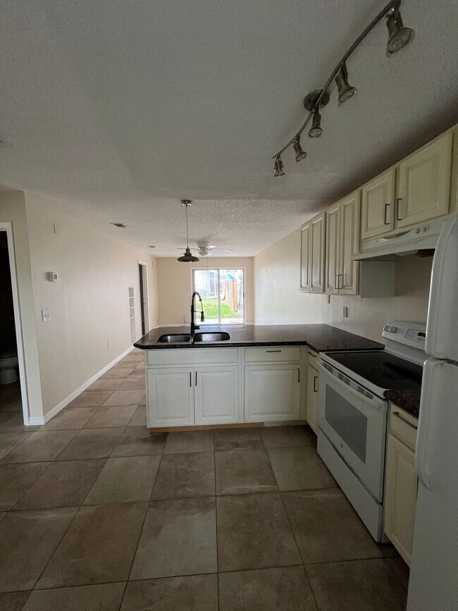 Photo - 11255 Pendleton Ave Unit 11255 Pendleton Ave #B