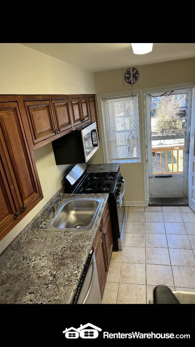 Photo - 10 Enjay Ave