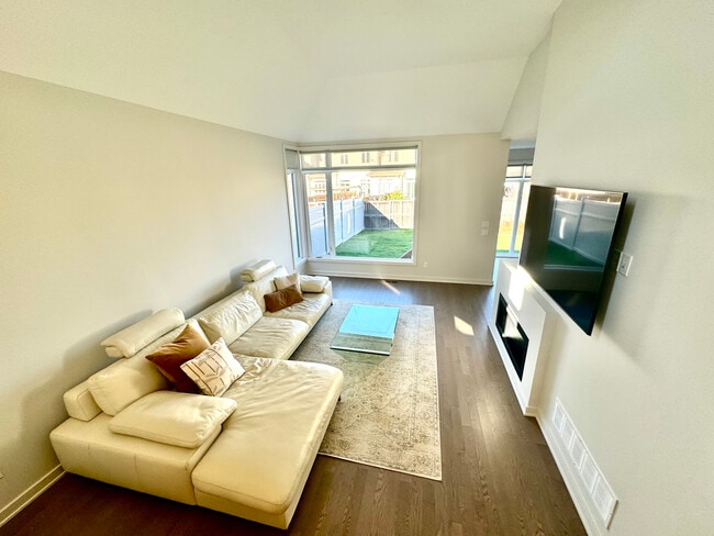 Photo - Stunning 4-Bedroom Family Home in Riverside South, Ottawa Unit 1