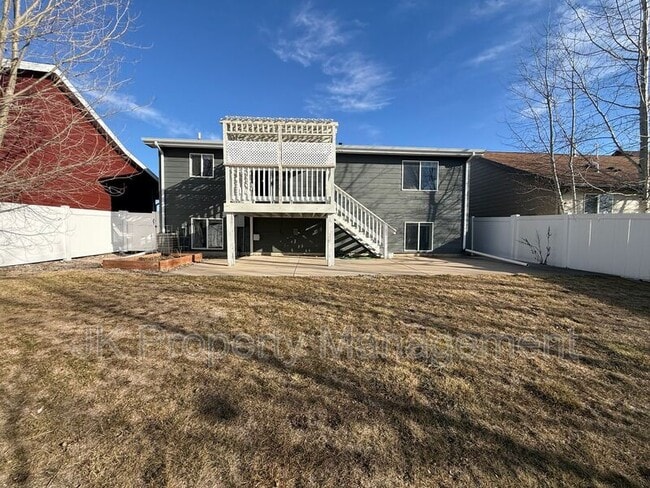 Photo - 716 49th St N