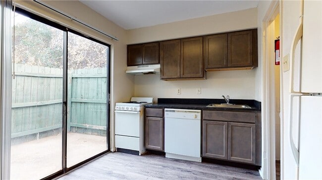 Photo - 725 Peppertree Dr Unit 23