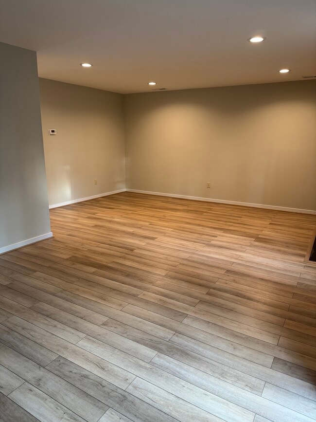 Building Photo - 1306 Sycamore Square Dr Unit Townhouse