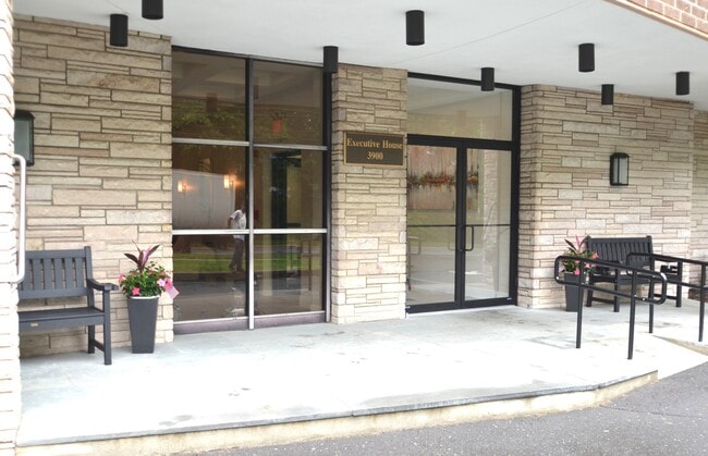 Photo - 3900 Park Ave