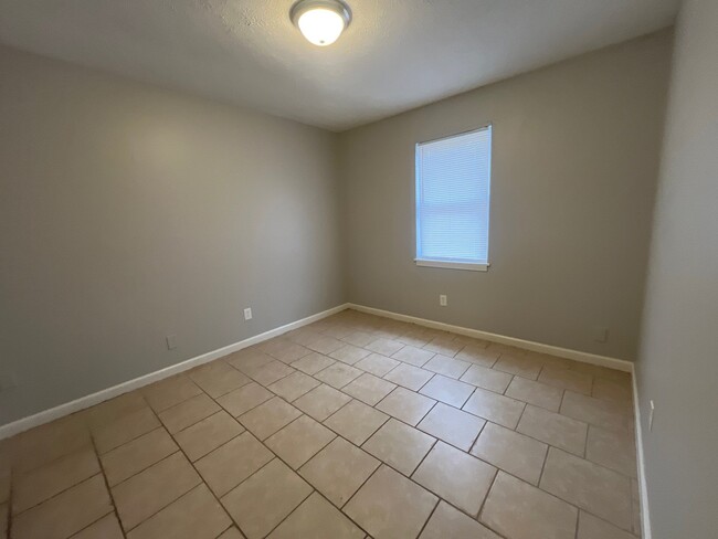 Photo - 17 Susan Cv Unit L