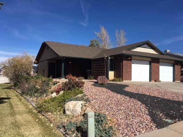 Photo - 2 bed, 1 ba twinhome with attached garage