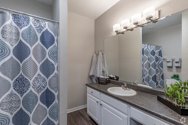 2BR, 2BA - 1,069SF