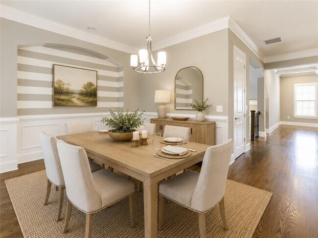 Photo - 914 Canterbury Ln NE