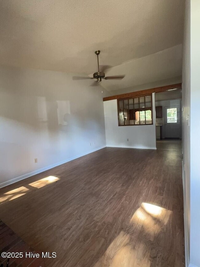 Photo - 231 Easy St
