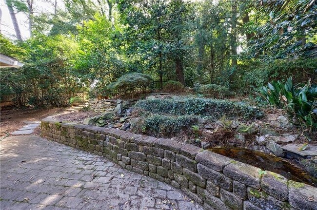 Photo - 2311 Pembrook Pl NE