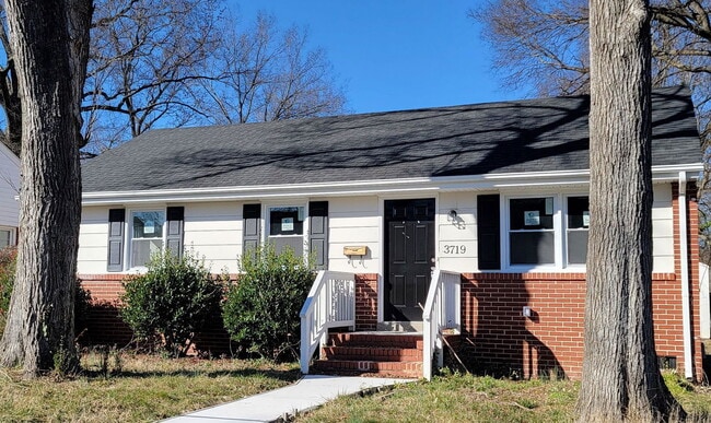 Photo - 3719 Moody Ave