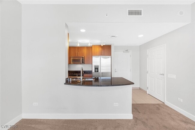 Building Photo - 200 W Sahara Ave Unit 206 Rental