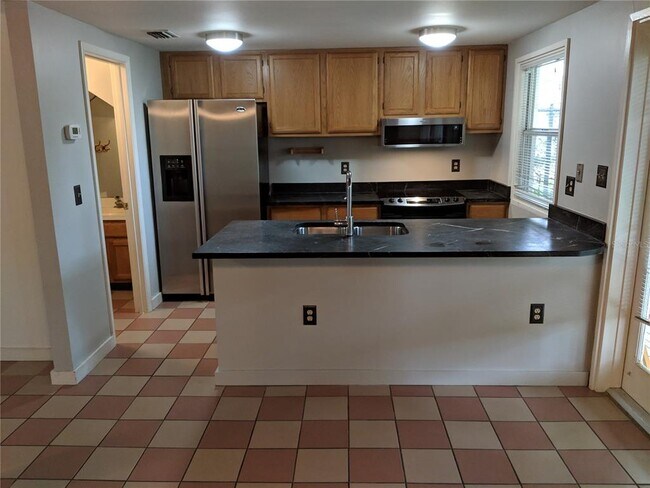 Photo - 752 N Westmoreland Dr