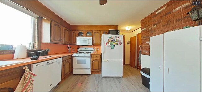 Building Photo - 161 Otis St Unit R